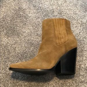 Kendall + Kylie suede colt boots size 10